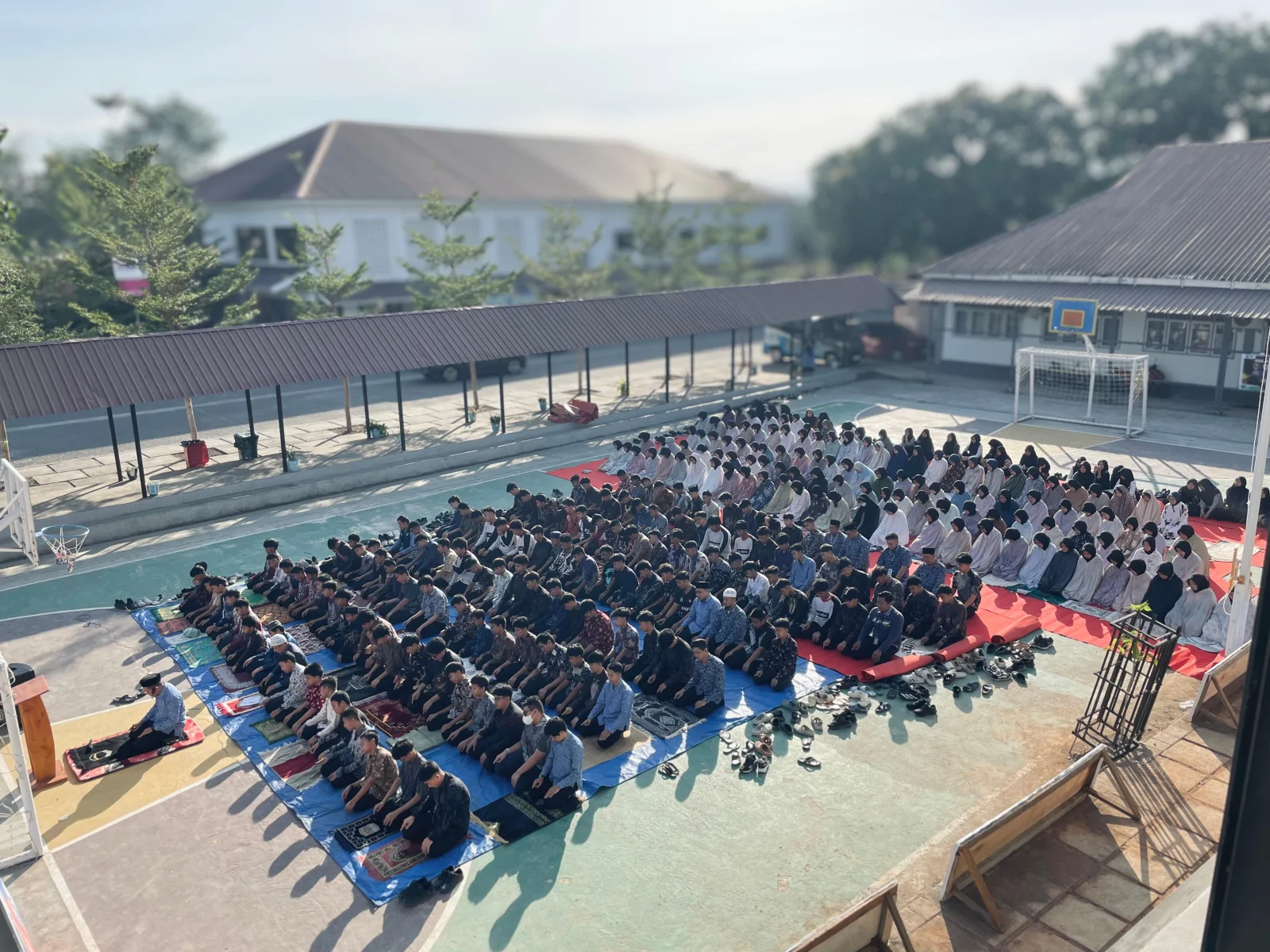 Dalam Kebersamaan, Siswa dan Guru SMP-SMA Islam Al Akhyar Gelar Shalat Istisqa